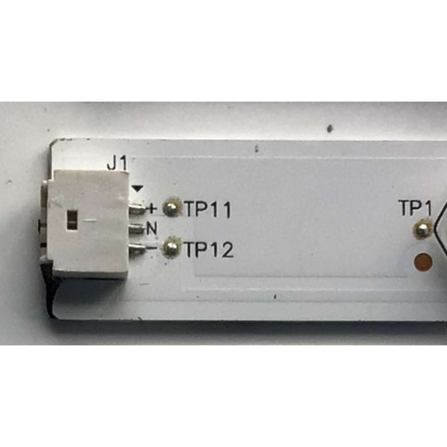 KIT DE LED'S PARA TV VIZIO (INCOMPLETO SOLO 18 PIEZAS) / NUMERO DE PARTE 0981010DCF20 / 0981010DCF22 / CS-MCPCB-150 94V-0 / 3030C_A_9S1P / AmTran_65_2019_M65-G0_10x9+10x9_3030C_B_9S1P / MODELO M657-G0 / NOTA IMPORTANTE:KIT CONSTA DE 20 PIEZAS EN TOTAL - Imagen 3